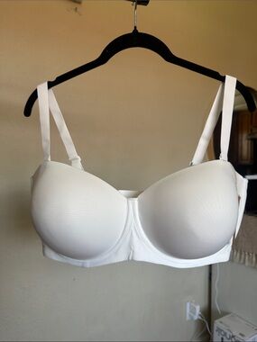 SKIMS Fits Everybody Strapless Wired Bra Size 42DDDD in Marble White New W/ Tags